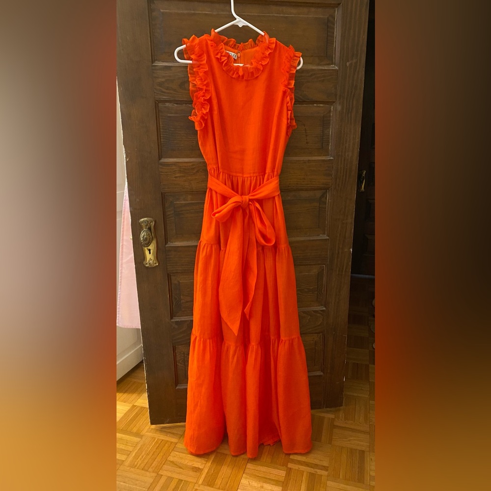 Chic Casual Dress in Bright Orange with Comfortable Fit and Stylish Design